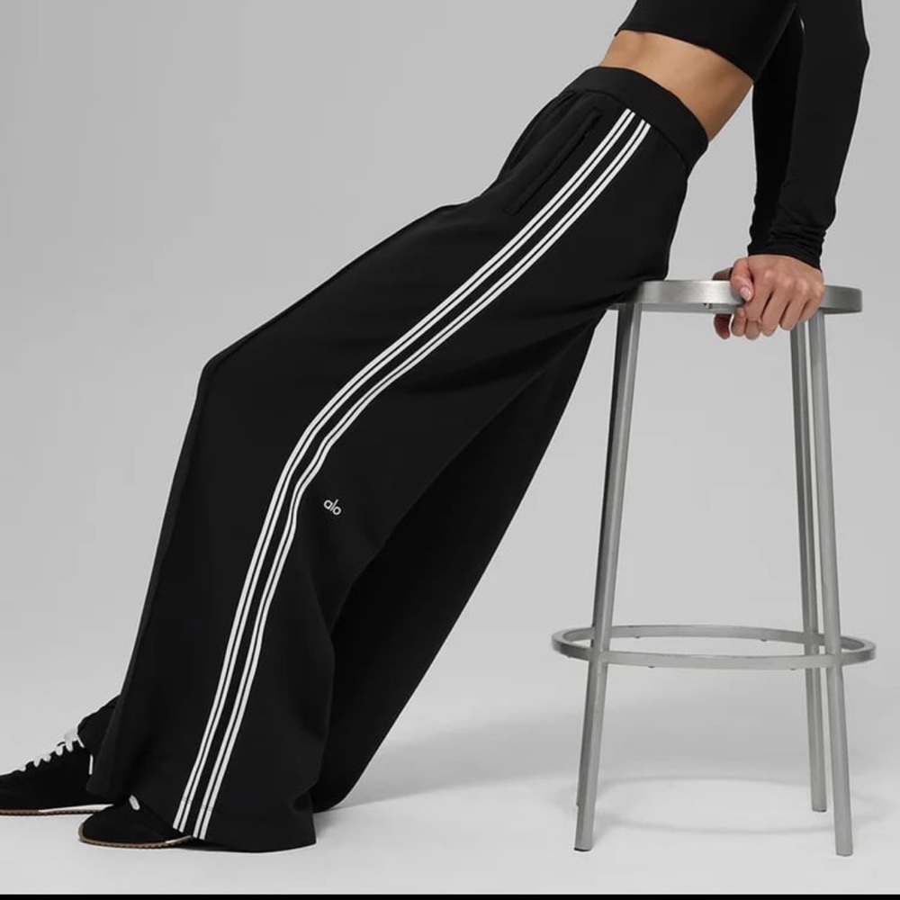 ALO Yoga Track Star Pants NEW
